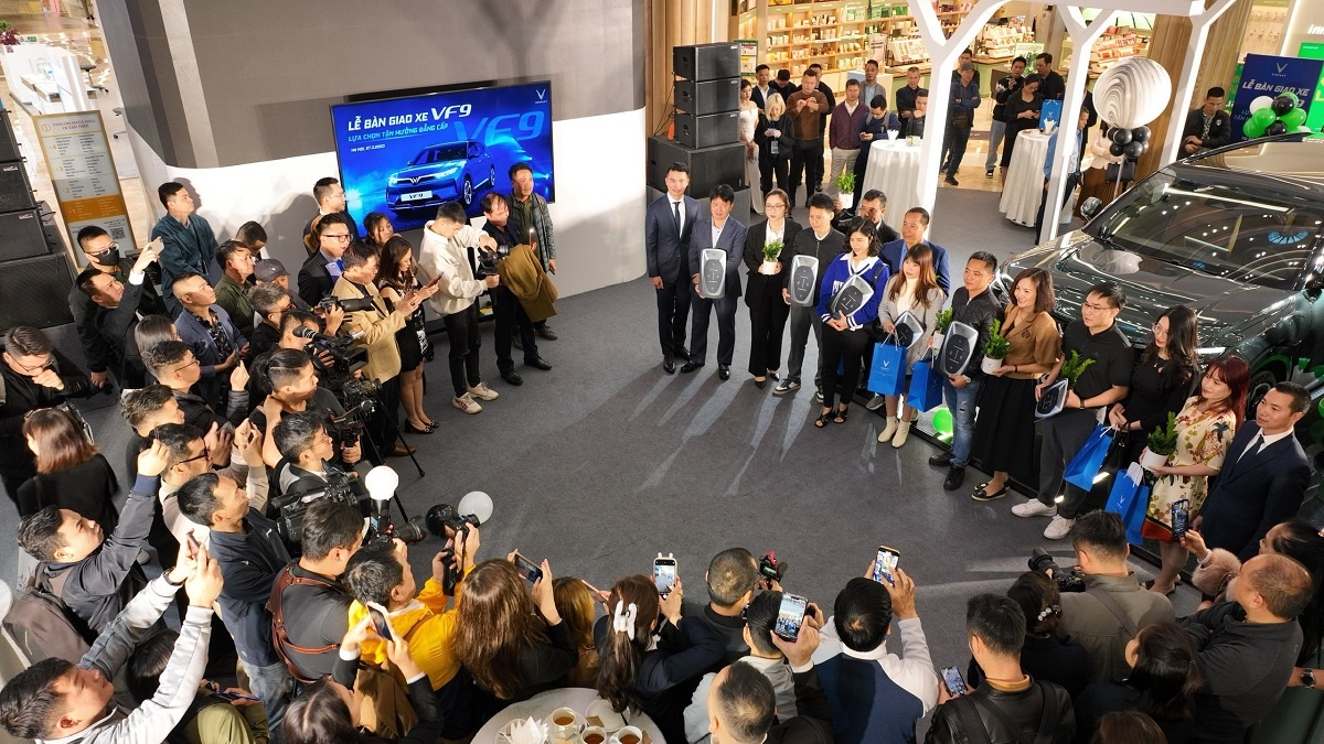 vinfast chinh thuc ban giao xe vf 9 cho khach hang