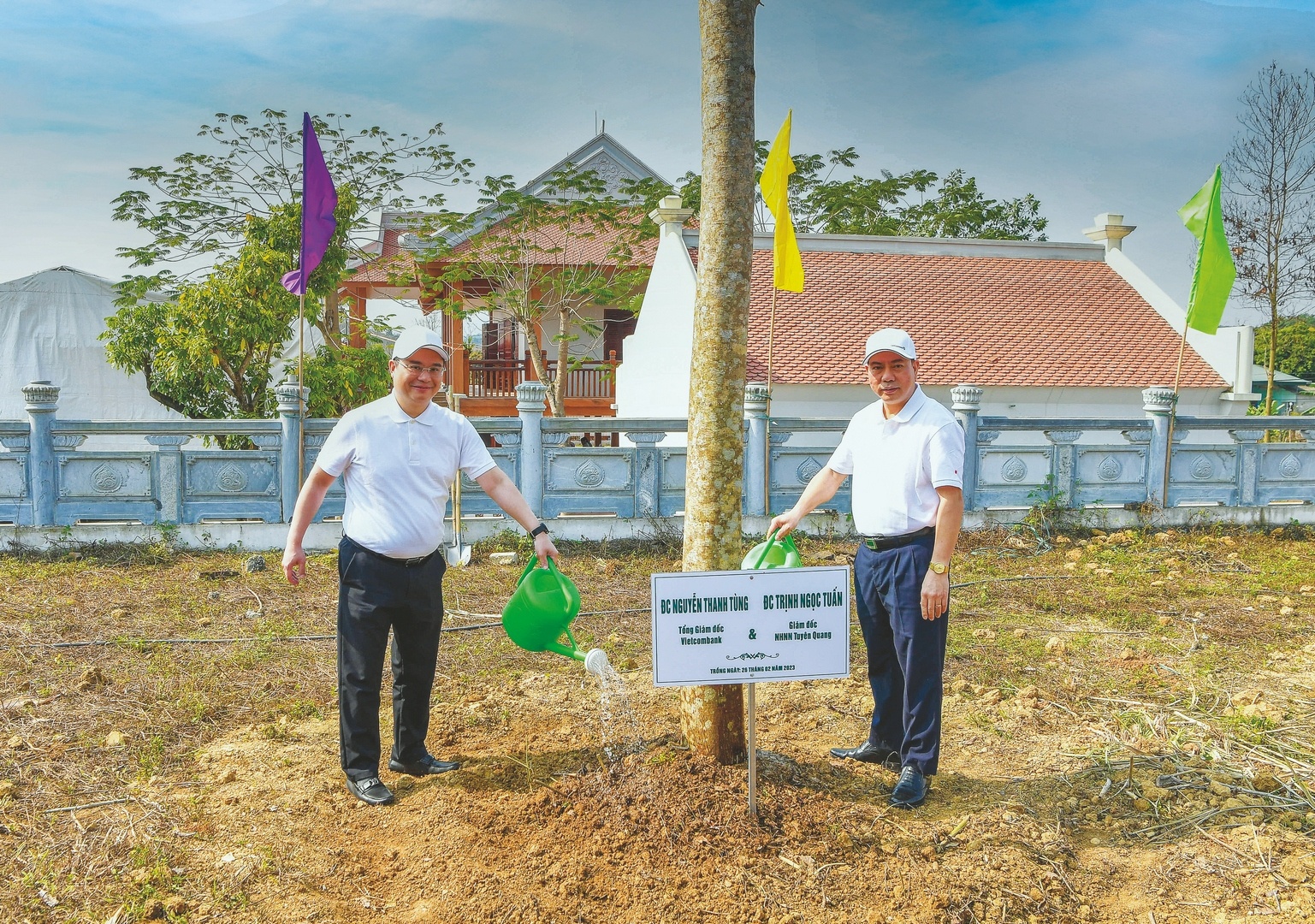 vietcombank 60 nam thap sang niem tin vuon ra bien lon