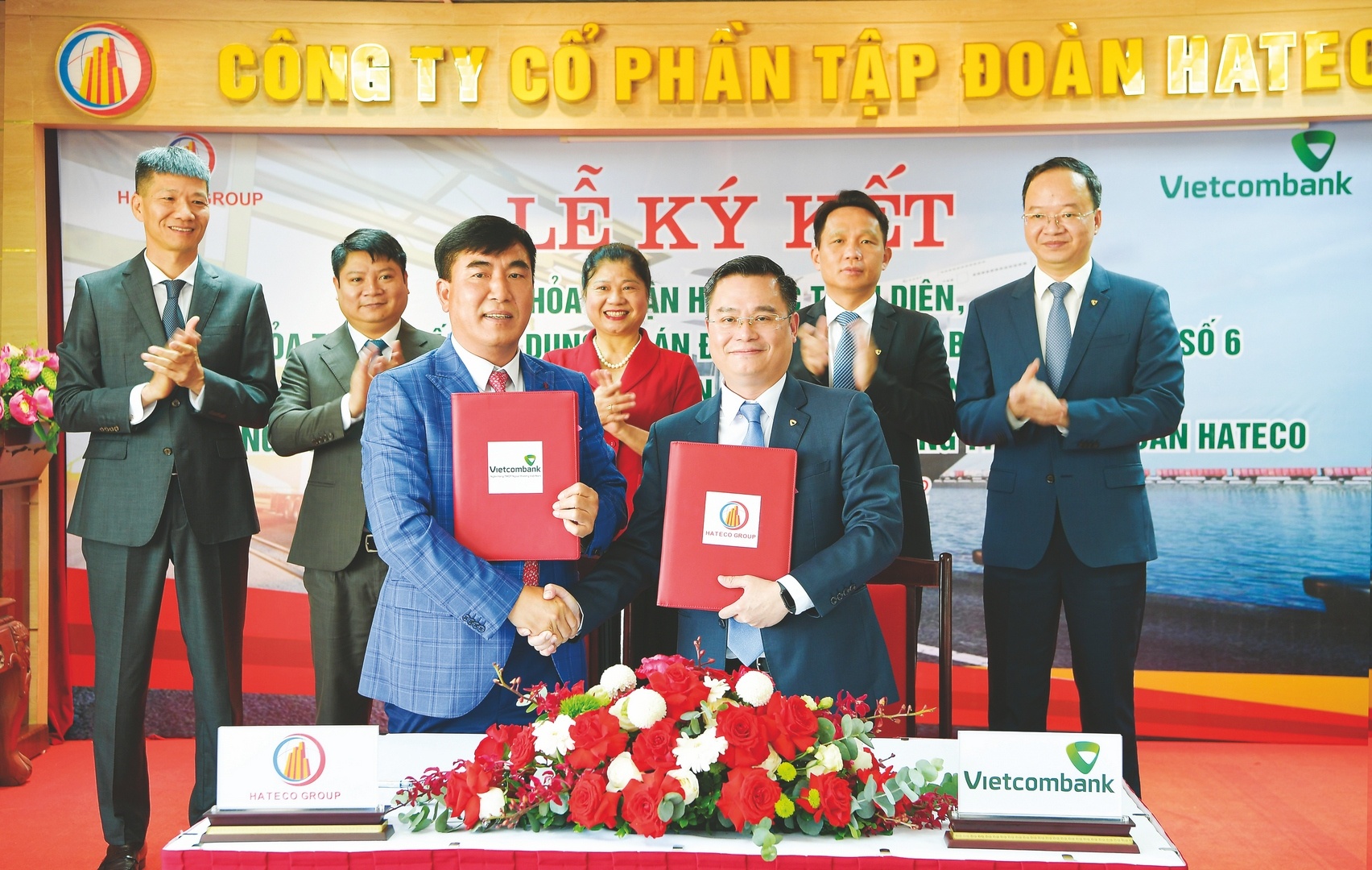 vietcombank 60 nam thap sang niem tin vuon ra bien lon