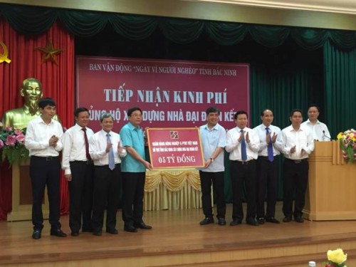 Agribank trao 5 tỷ đồng cho Quỹ vì người nghèo tỉnh Bắc Ninh