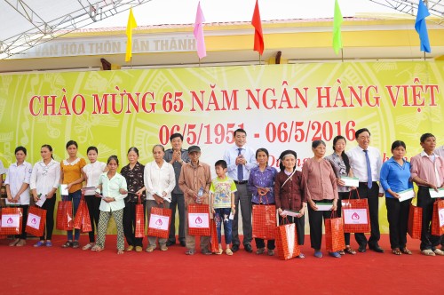 Ngành NH hỗ trợ sửa chữa, nâng cấp nhà trẻ, nhà văn hoá thôn tại Tuyên Quang