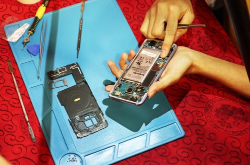 iPhone 7 dễ thay thế linh kiện hơn nhiều so với Galaxy S8 iPhone 7 dễ thay thế linh kiện hơn nhiều so với Galaxy S8