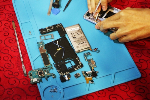 iPhone 7 dễ thay thế linh kiện hơn nhiều so với Galaxy S8 iPhone 7 dễ thay thế linh kiện hơn nhiều so với Galaxy S8