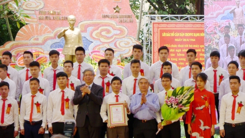 Rạng Đông kỷ niệm 53 năm ngày Bác Hồ về thăm