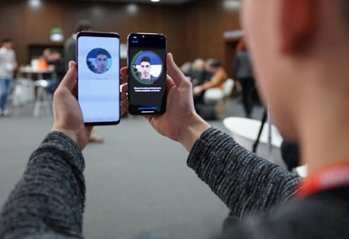 Face ID đối đầu Intelligent Scan: Face ID thắng toàn tập Face ID đối đầu Intelligent Scan: Face ID thắng toàn tập