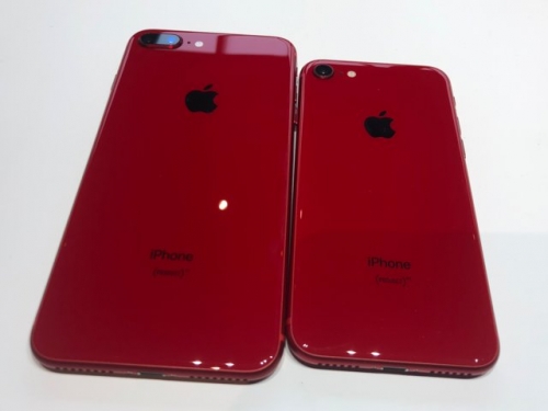 Đây là iPhone 8 Product RED: rất đẹp, rất dễ bám vân tay Đây là iPhone 8 Product RED: rất đẹp, rất dễ bám vân tay