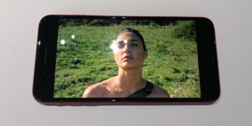 Đây là iPhone 8 Product RED: rất đẹp, rất dễ bám vân tay Đây là iPhone 8 Product RED: rất đẹp, rất dễ bám vân tay