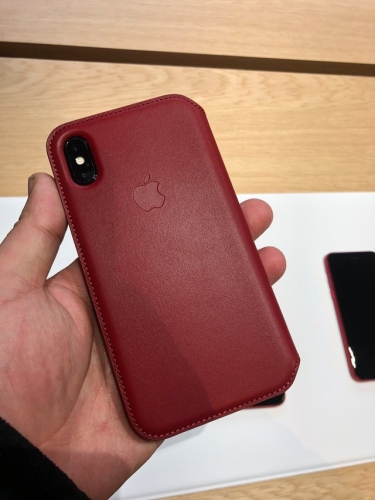 Đây là iPhone 8 Product RED: rất đẹp, rất dễ bám vân tay Đây là iPhone 8 Product RED: rất đẹp, rất dễ bám vân tay