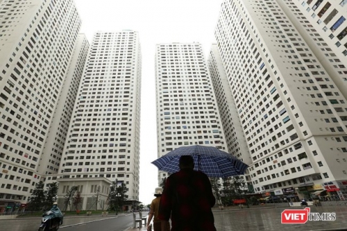 Làm chính sách kiểu “quăng bom”