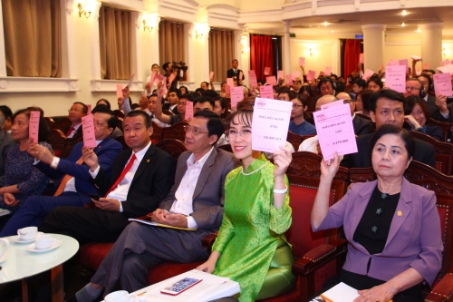 HDBank chia cổ tức 35%, thông qua kế hoạch nhận sáp nhập PG Bank