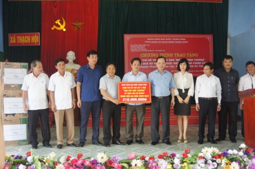 Công đoàn Cơ quan NHNN TW trao tặng kinh phí xây dựng 5 “Mái ấm tình thương”