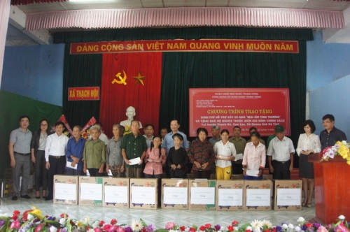 Công đoàn Cơ quan NHNN TW trao tặng kinh phí xây dựng 5 “Mái ấm tình thương”