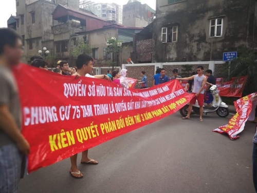 Cư dân Helios Tower (75 Tam Trinh) bị chủ đầu tư dự án kế bên đe dọa