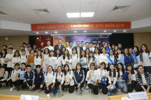 Khởi động chương trình “Kỹ năng quản lý tài chính” mùa thứ bảy