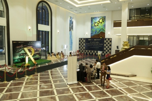 Choáng ngợp với tầm nhìn độc nhất vô nhị của biệt thự nghỉ dưỡng Royal Park