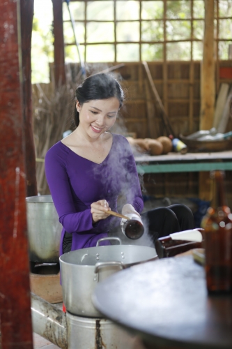 Hoa khôi ngân hàng HDBank làm đại sứ lễ hội bánh dân gian Nam Bộ