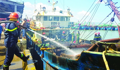 Lập lại trật tự tàu hoạt động nghề cá