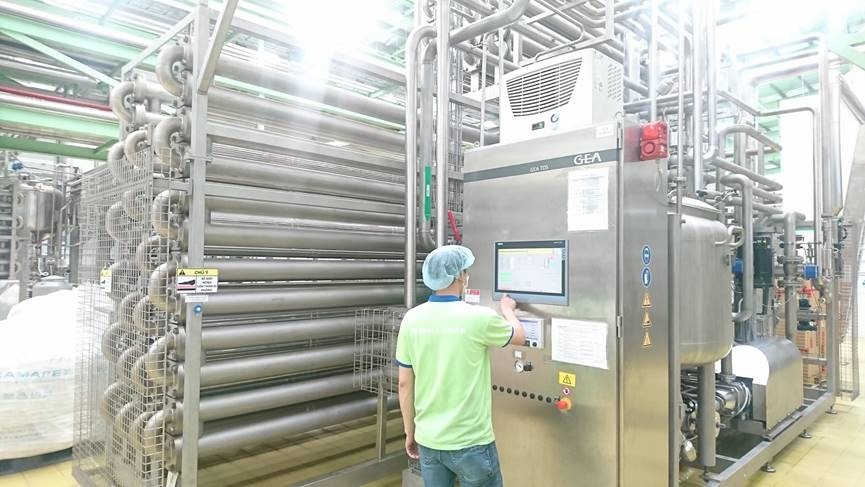 Khám phá công nghệ vô trùng dây chuyền sản xuất Trà Dr Thanh kham pha cong nghe vo trung day chuyen san xuat tra dr thanh