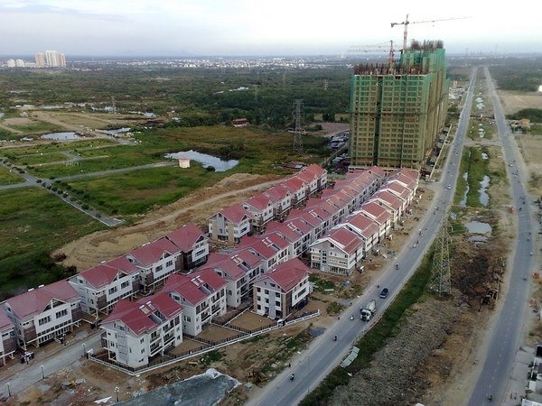 Doanh nghiệp bất động sản tìm cách “sống chung với lũ” Doanh nghiệp bất động sản tìm cách “sống chung với lũ”