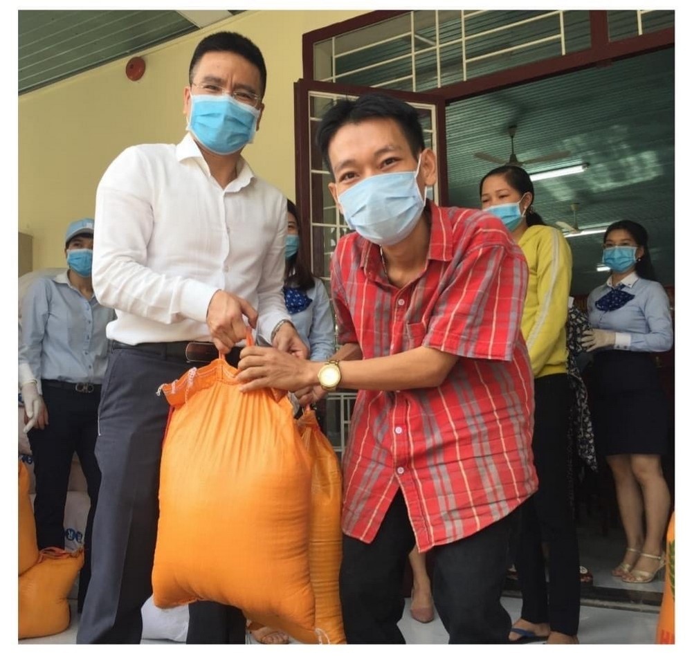 eximbank tiep tuc ung ho 500 trieu dong tiep suc cho benh vien benh nhiet doi trung uong