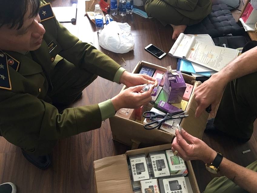 thuoc la dien tu cam hay khong cam