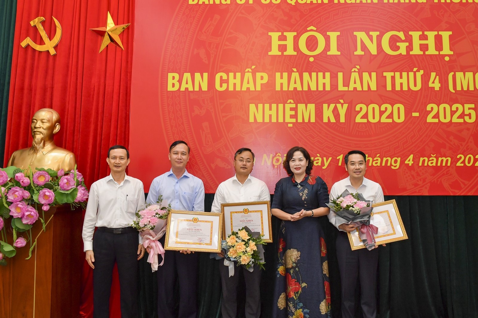 thuc hien tot cac nhiem vu huong toi ky niem 70 nam thanh lap ngan hang viet nam