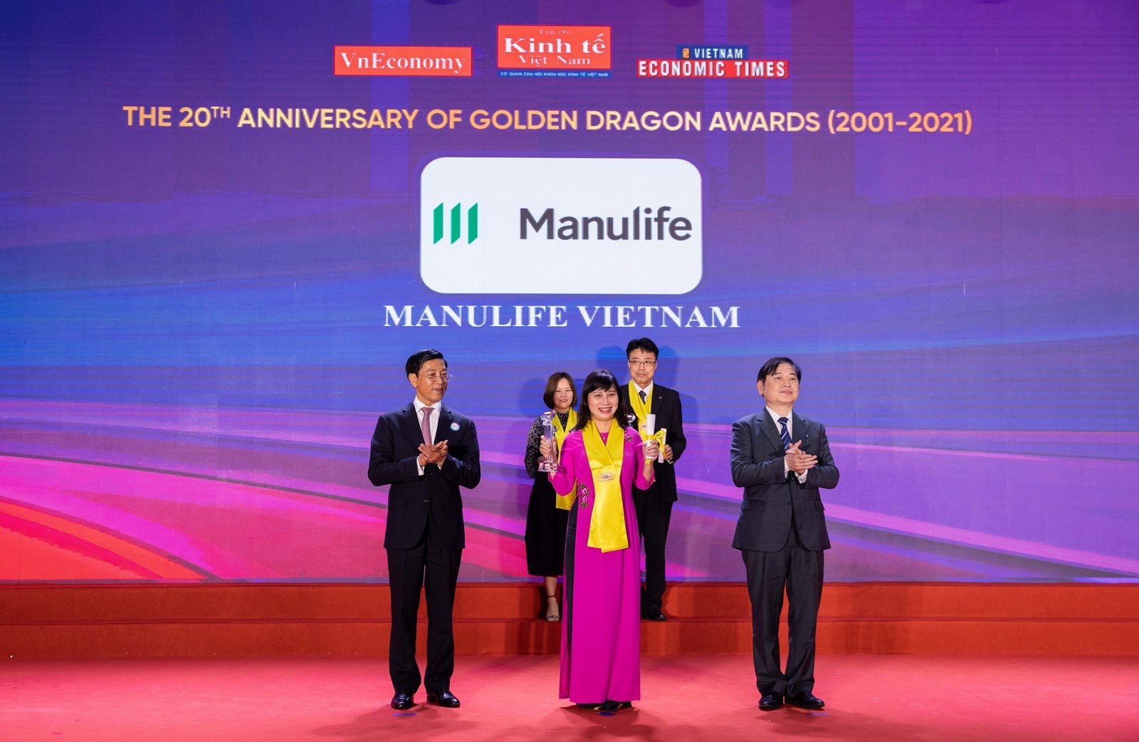 Manulife Việt Nam được vinh danh tại giải thưởng Rồng Vàng manulife viet nam duoc vinh danh tai giai thuong rong vang