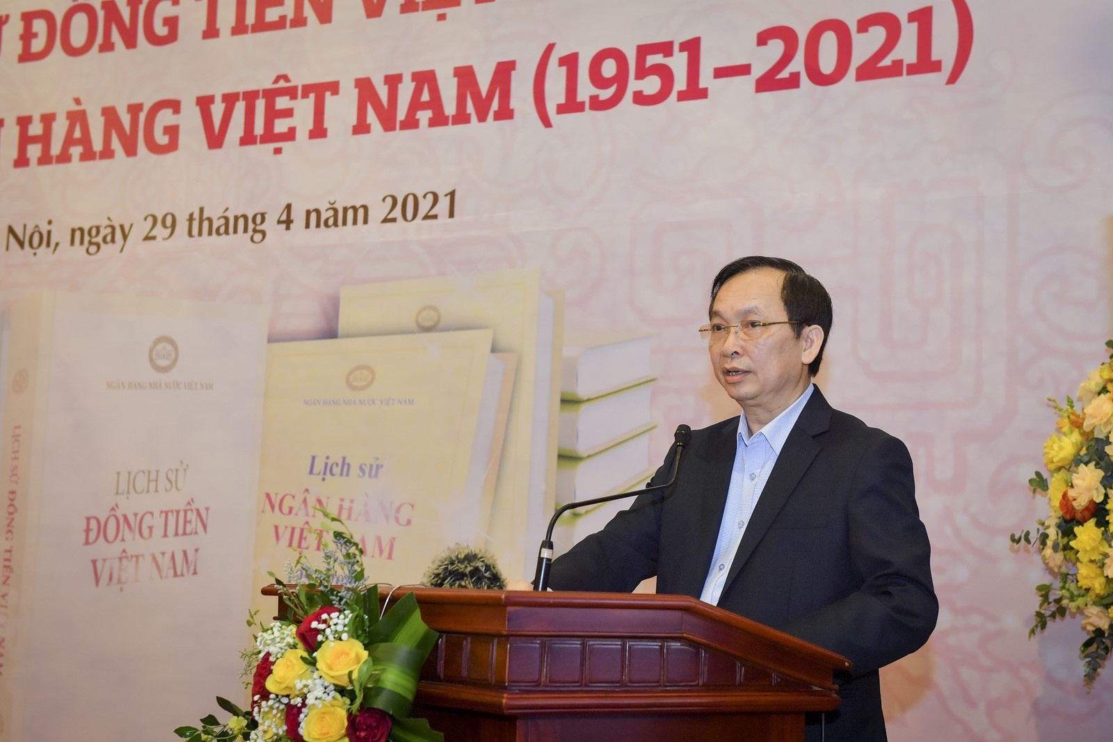 Công bố sách về "Lịch sử Ngân hàng Việt Nam 1951-2021" và "Lịch sử đồng tiền Việt Nam" cong bo sach ve lich su ngan hang viet nam 1951 2021 va lich su dong tien viet nam