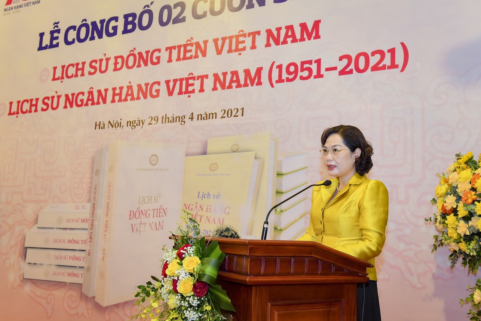 Công bố sách về "Lịch sử Ngân hàng Việt Nam 1951-2021" và "Lịch sử đồng tiền Việt Nam" cong bo sach ve lich su ngan hang viet nam 1951 2021 va lich su dong tien viet nam