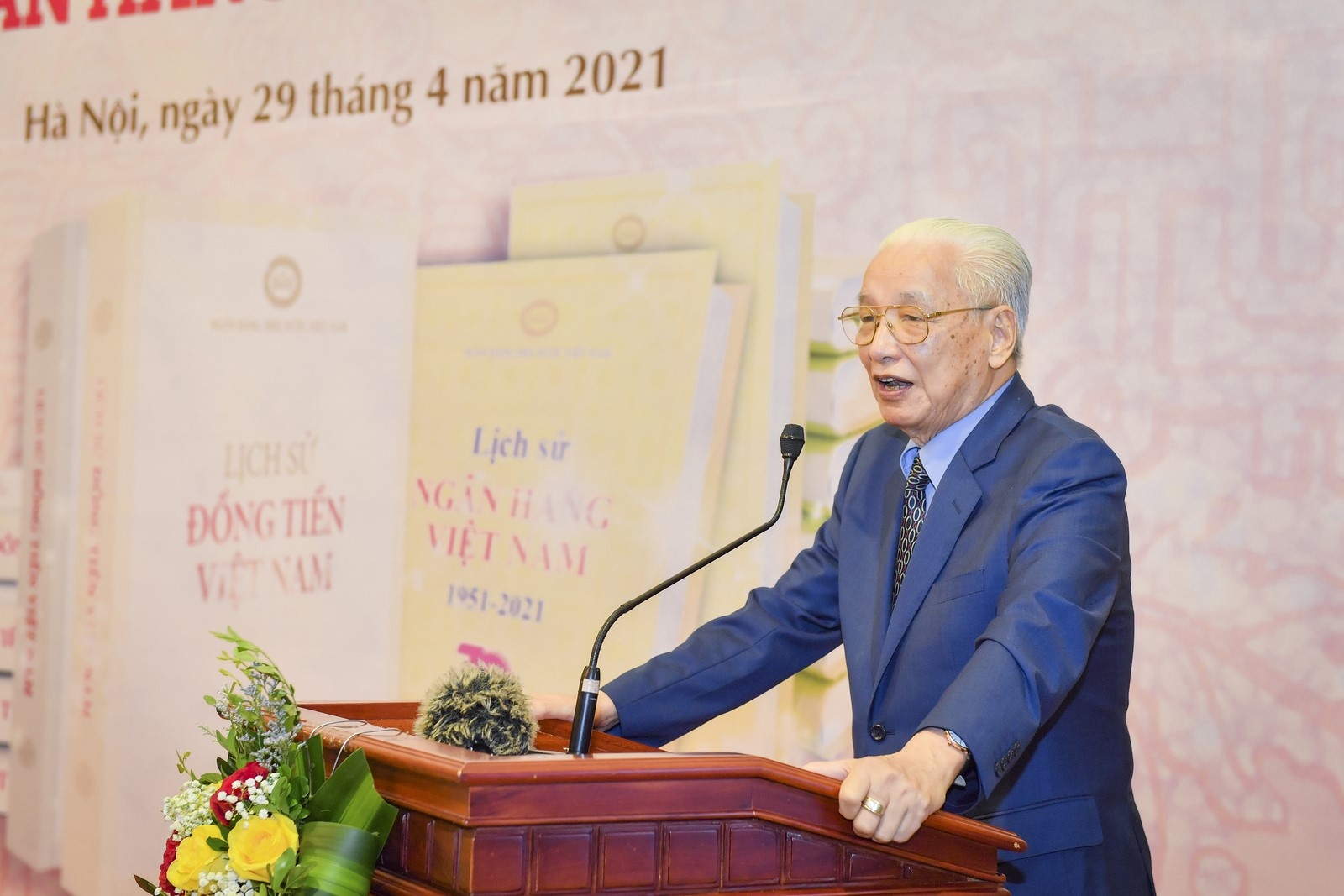 Công bố sách về "Lịch sử Ngân hàng Việt Nam 1951-2021" và "Lịch sử đồng tiền Việt Nam" cong bo sach ve lich su ngan hang viet nam 1951 2021 va lich su dong tien viet nam