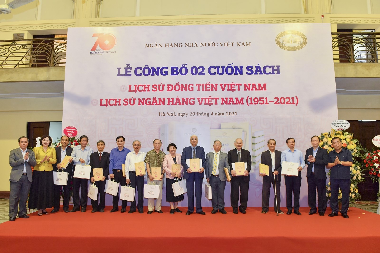 Công bố sách về "Lịch sử Ngân hàng Việt Nam 1951-2021" và "Lịch sử đồng tiền Việt Nam" cong bo sach ve lich su ngan hang viet nam 1951 2021 va lich su dong tien viet nam
