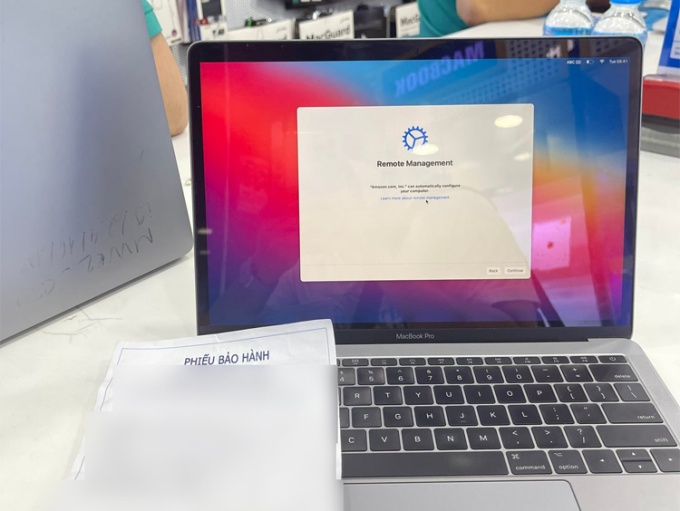 nguoi dung buc xuc vi mua phai macbook hang mdm