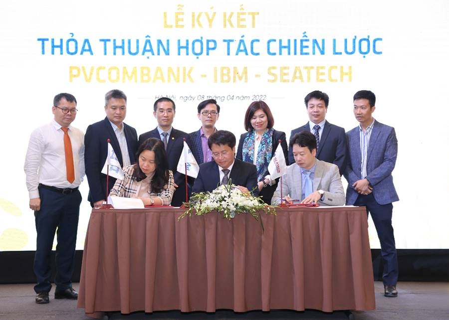 PVcomBank ký kết thỏa thuận hợp tác chiến lược với IBM và SEATECH về chuyển đổi số pvcombank ky ket thoa thuan hop tac chien luoc voi ibm va seatech ve chuyen doi so