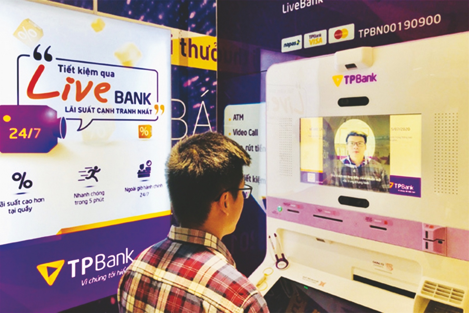 Chuyển đổi số ngành Ngân hàng: Luôn đặt người dân và khách hàng là trung tâm chuyen doi so nganh ngan hang luon dat nguoi dan va khach hang la trung tam