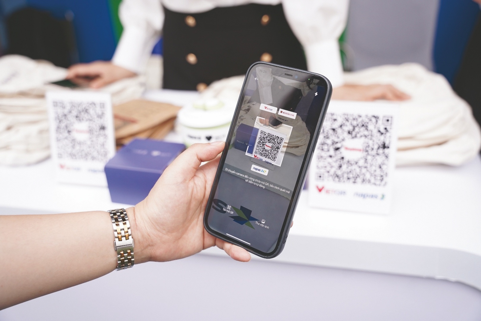 dong luc phat trien huong den mot xa hoi khong tien mat