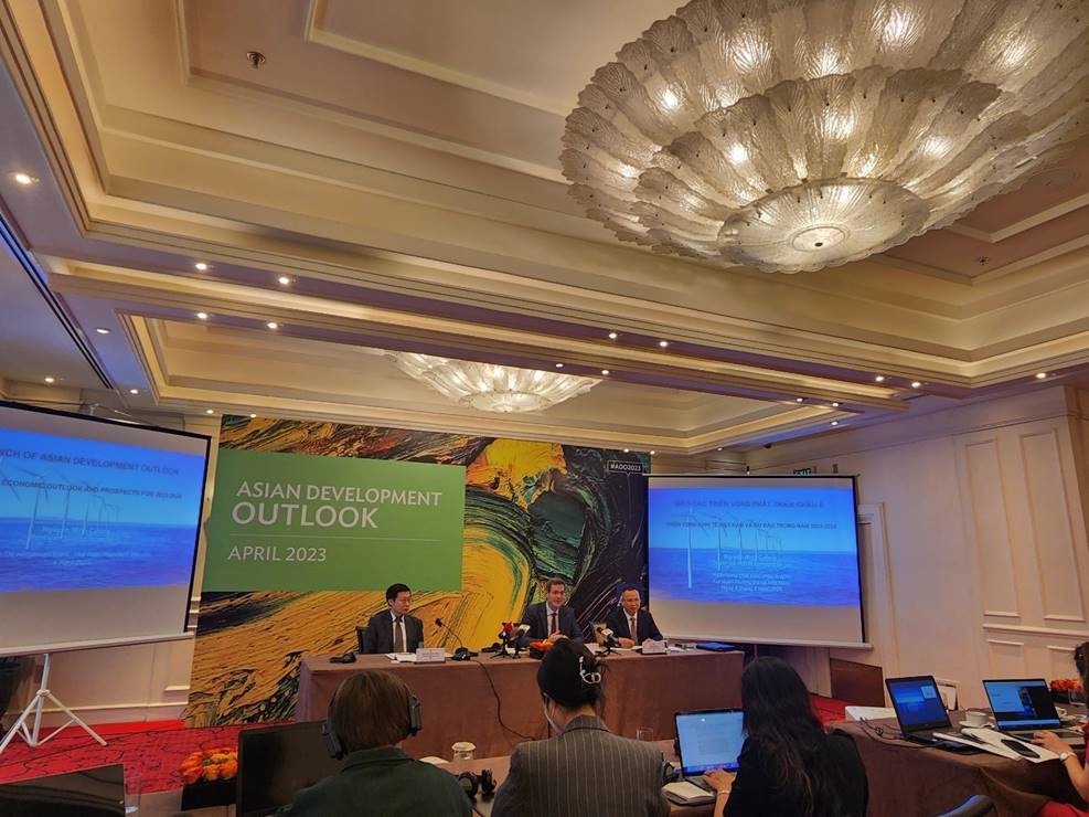 adb du bao tang truong gdp 2023 o muc 65 khuyen nghi 3 dot pha can tap trung