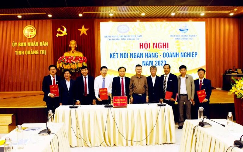 nganh ngan hang quang tri tap trung thao go kho khan ho tro phuc hoi va phat trien kinh te