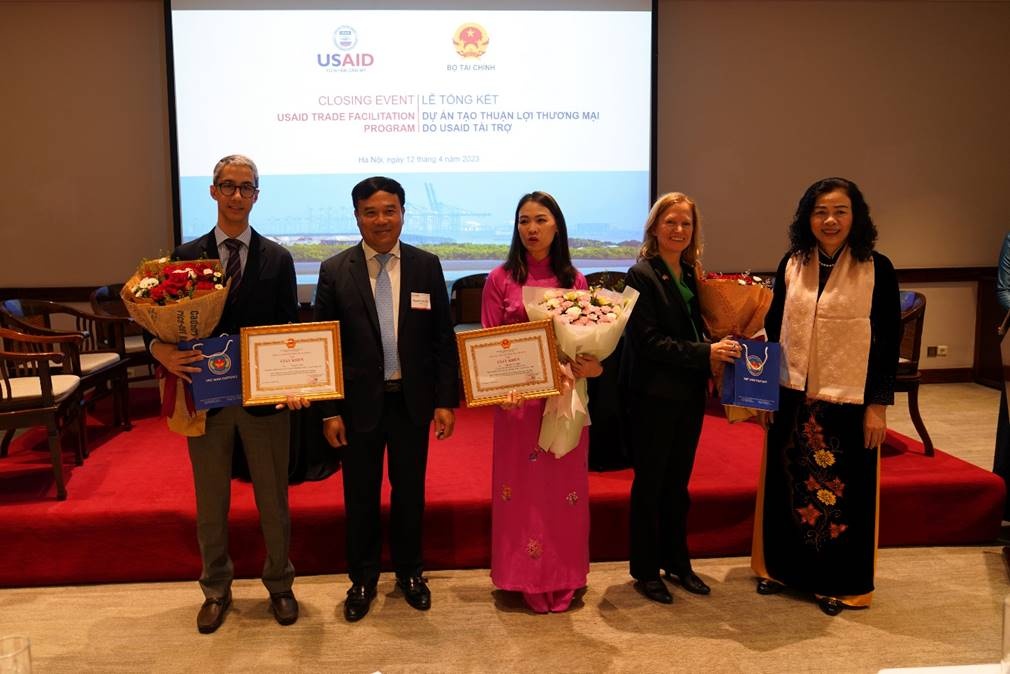 hop tac cai thien moi truong kinh doanh