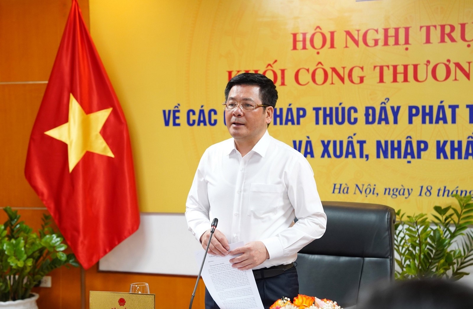 san xuat cong nghiep va xuat nhap khau se kha quan hon