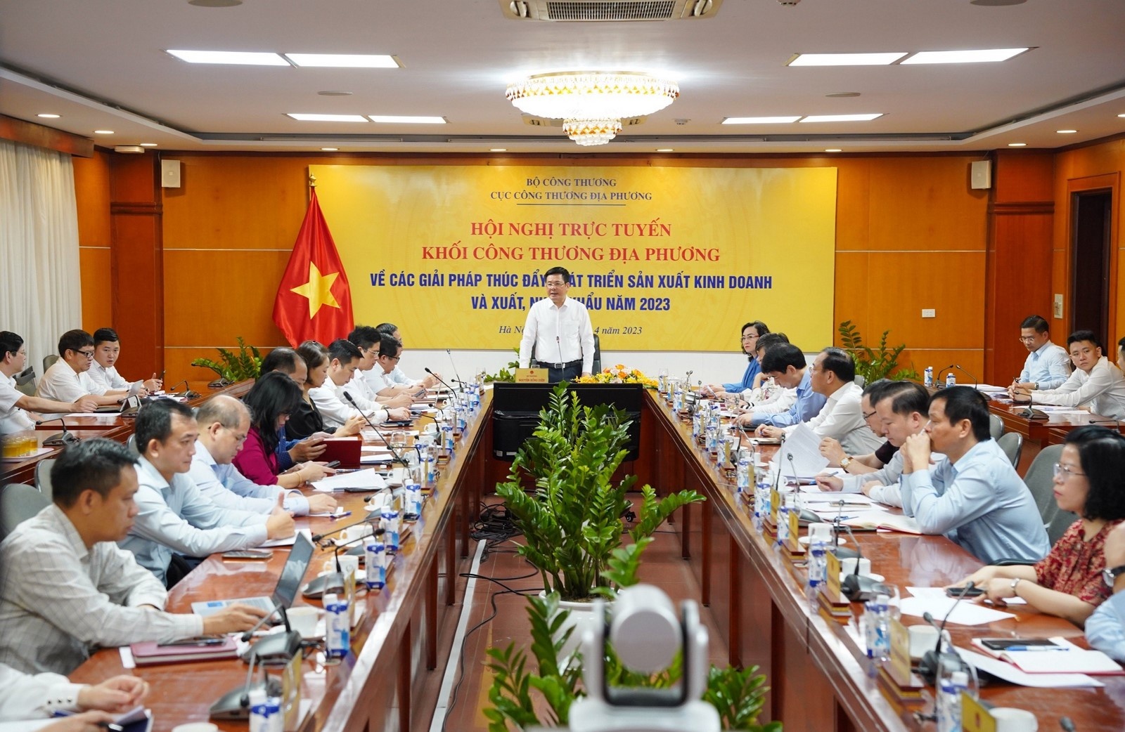 san xuat cong nghiep va xuat nhap khau se kha quan hon