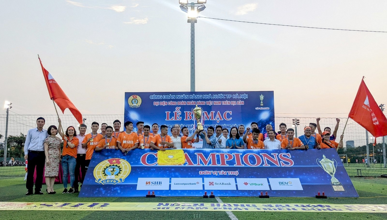 Bế mạc Cúp bóng đá Mùa xuân ngành Ngân hàng Hà Nội năm 2023 be mac cup bong da mua xuan nganh ngan hang ha noi nam 2023