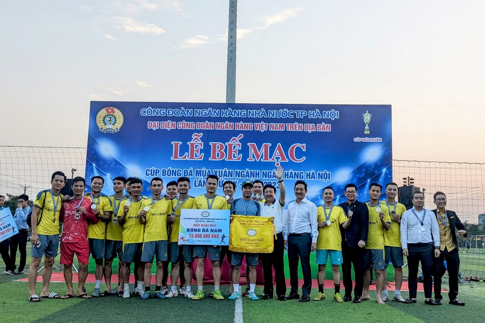 Bế mạc Cúp bóng đá Mùa xuân ngành Ngân hàng Hà Nội năm 2023 be mac cup bong da mua xuan nganh ngan hang ha noi nam 2023