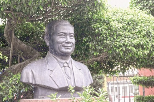 Nhà ngân hàng Lê Viết Lượng