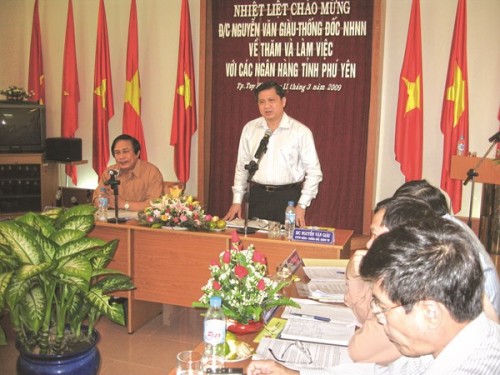 Thống đốc và những chuyến “vi hành”