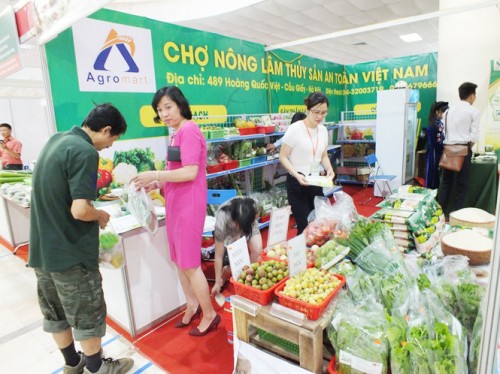 Hàng ngàn KH tham dự tuần lễ “Nông sản an toàn” trong ngày khai mạc