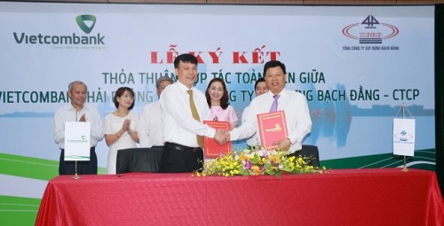 Vietcombank tài trợ hơn 700 tỷ đồng cho TCT Xây dựng Bạch Đằng Vietcombank tài trợ hơn 700 tỷ đồng cho TCT Xây dựng Bạch Đằng