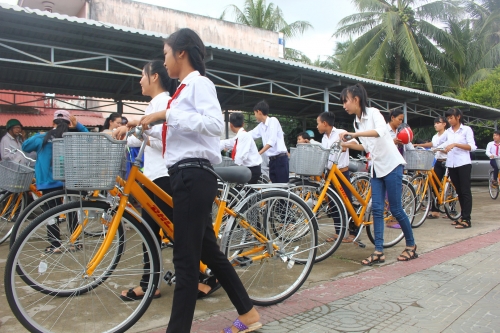 DHL Express Việt Nam nhận Giải Vàng Dự án phát triển cộng đồng xuất sắc DHL Express Việt Nam nhận Giải Vàng Dự án phát triển cộng đồng xuất sắc