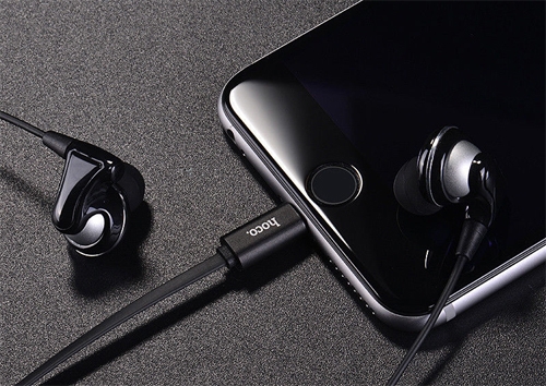 iPhone 8 có thể vừa cắm tai nghe, vừa sạc pin iPhone 8 có thể vừa cắm tai nghe, vừa sạc pin