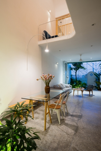 Ốc đảo dịu mát trong ngôi nhà hướng Tây ở Sài Gòn