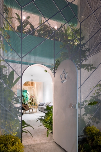 Ốc đảo dịu mát trong ngôi nhà hướng Tây ở Sài Gòn